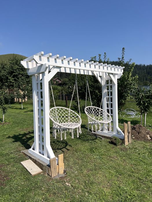 Pergola alba din lemn