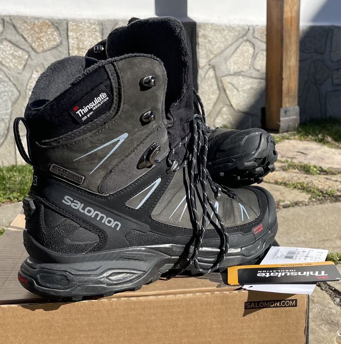 Обувки Salomon.