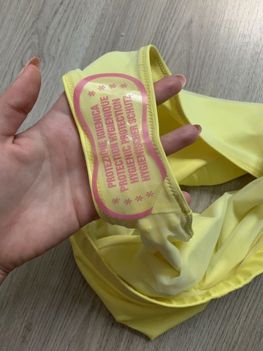 Жълт бански с висока талия от 2 части