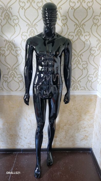 Мужские манекены.