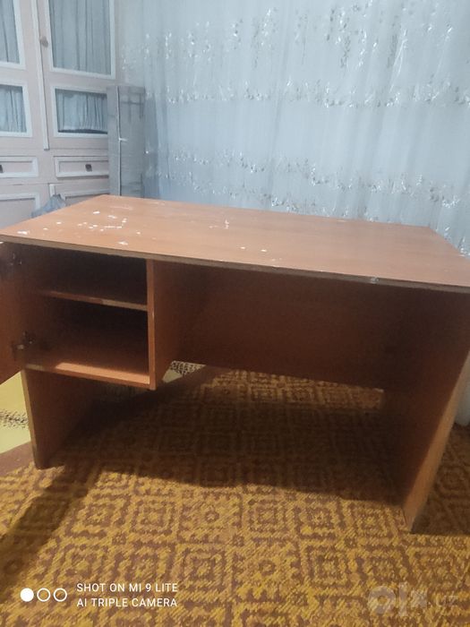 Письменный стол.