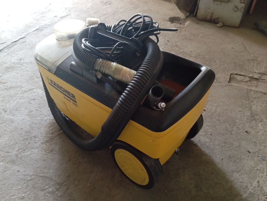 Продам моющий пылесос KARCHER