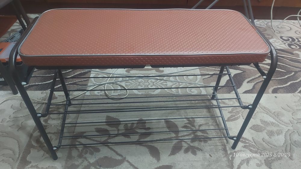 Полка для обуви в прихожую.