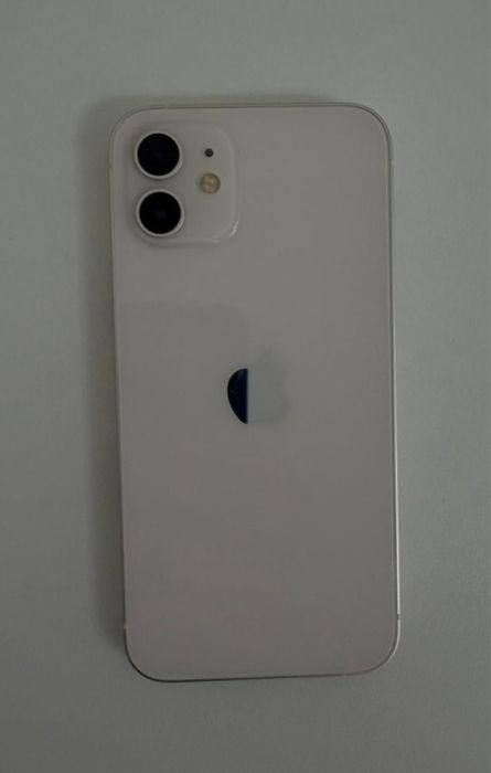 Айфон 12 в хорошем состоянии