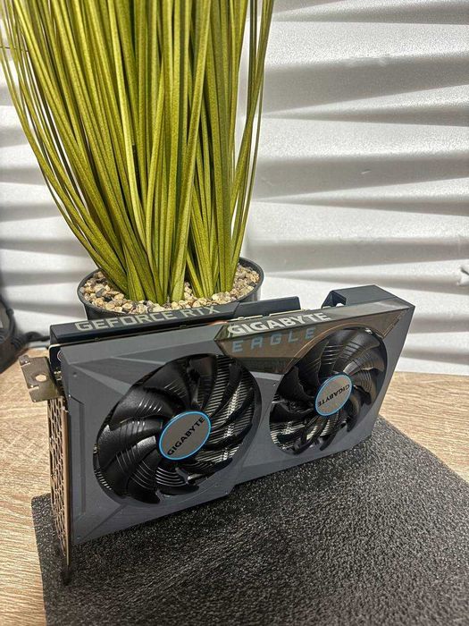 Видеокарта GIGABYTE GeForce RTX 3050 EAGLE OC 8GB