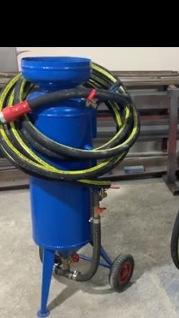 Пескоструй аппарат с конусом и клапаном..