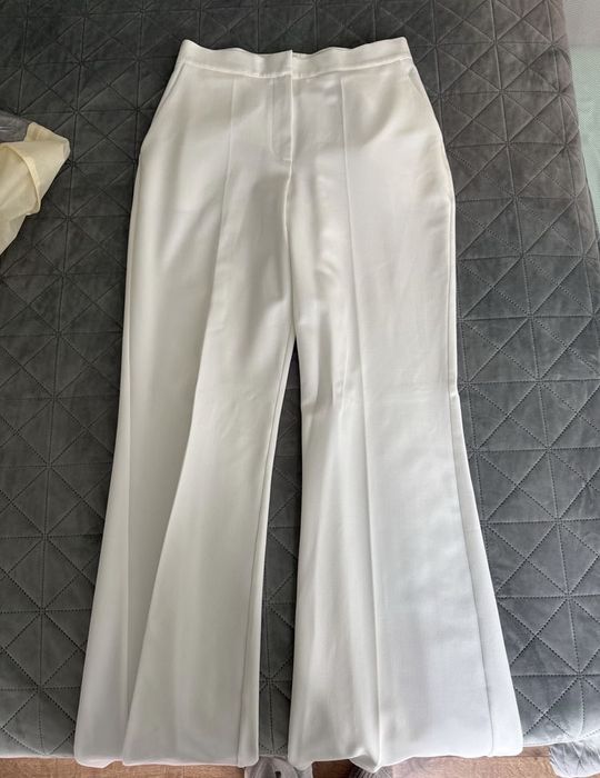 Бял костюм Radapola