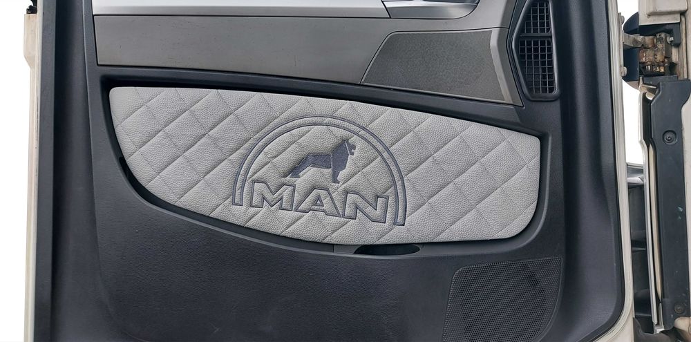 Кожени кори за врати MAN TGX/TGS 2010-2019 година сиви