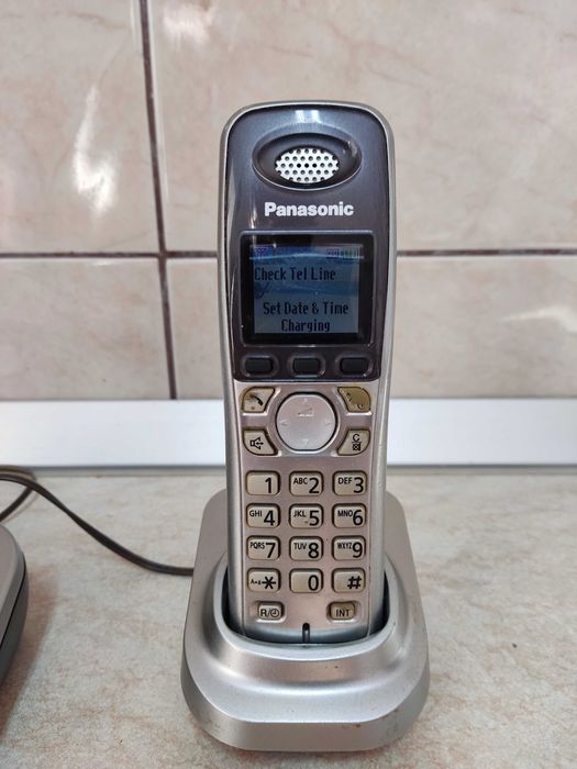 Dect douaTelefoane fara fir Panasonic, model KX-TG8021G