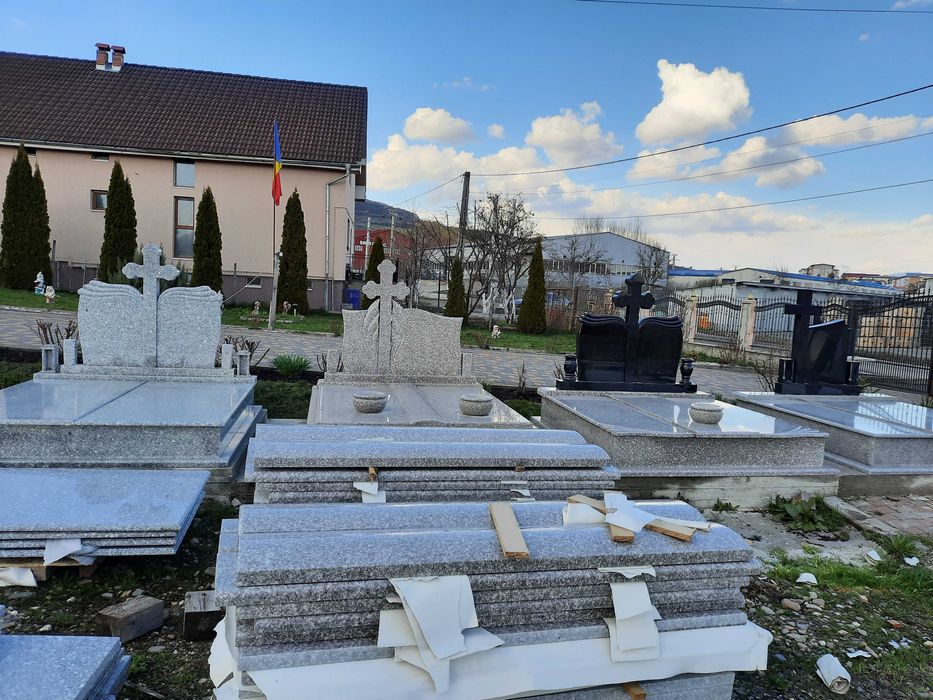 Monumente din granit