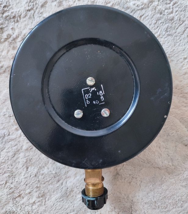 Продам манометры разные