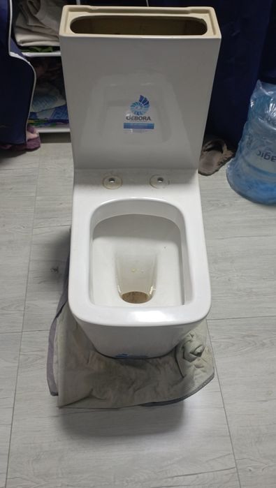 Унитаз Debora. Отдам бесплатно