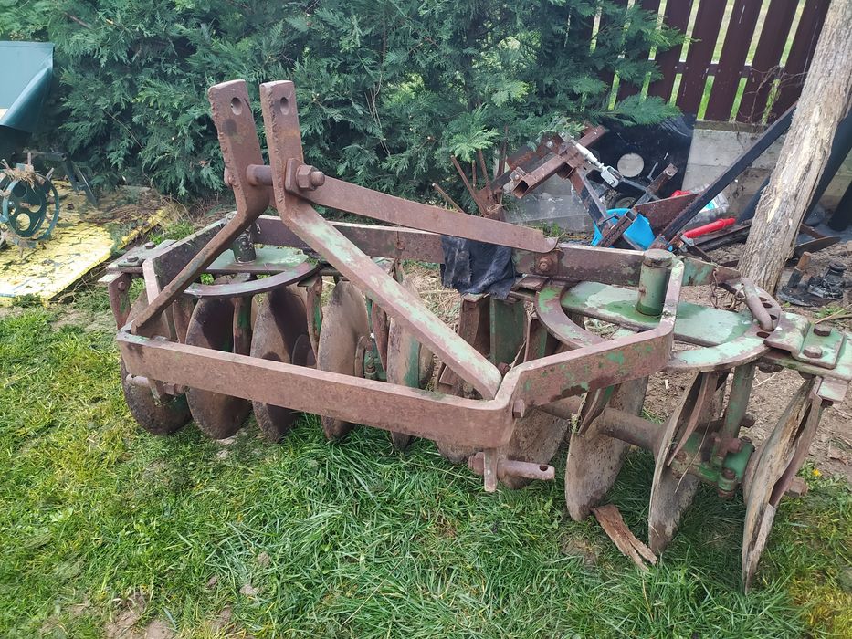 Disc agricol cu ridicare in tiranți