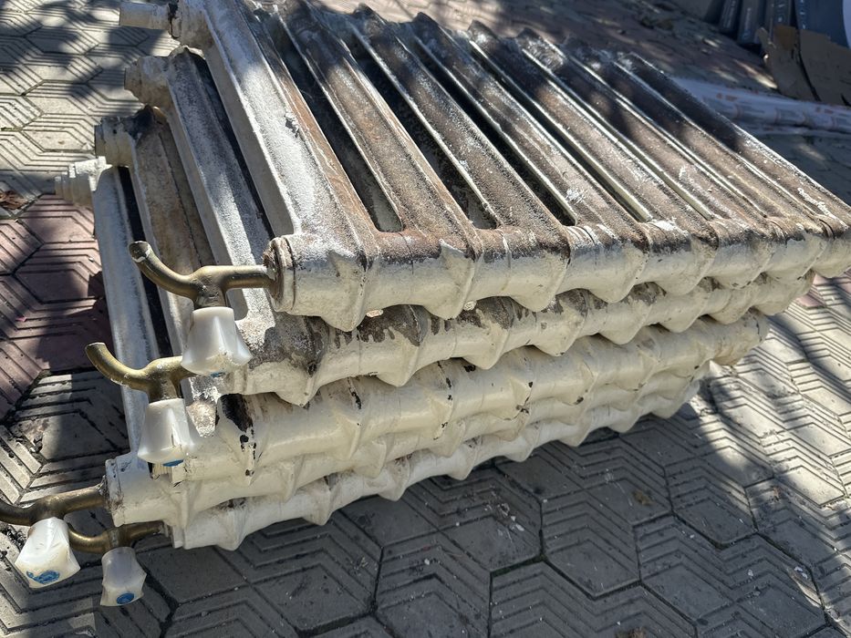 Продам 4 батареи чугунные!