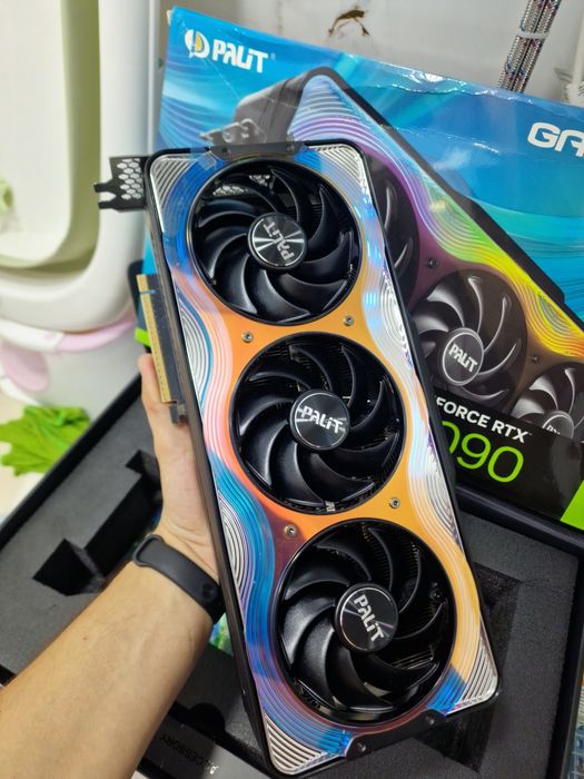 На запчасти видеокарты rtx 5090 и 4090