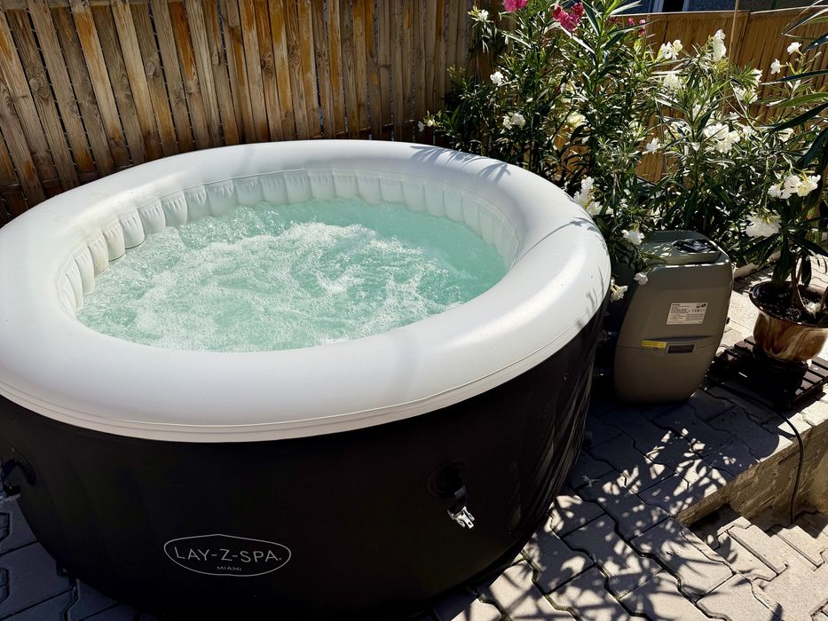 Надуваемо джакузи Lazy spa Miami