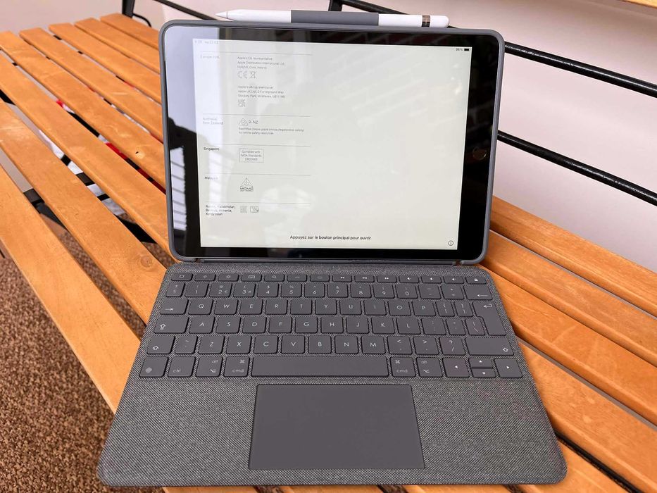 iPad 9 A2604, 64 GB, Logitech Combo Touch, Apple Pencil, Targus Case