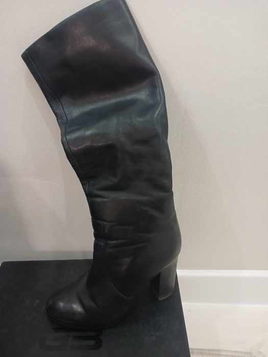 Етiк сатылады,киілген