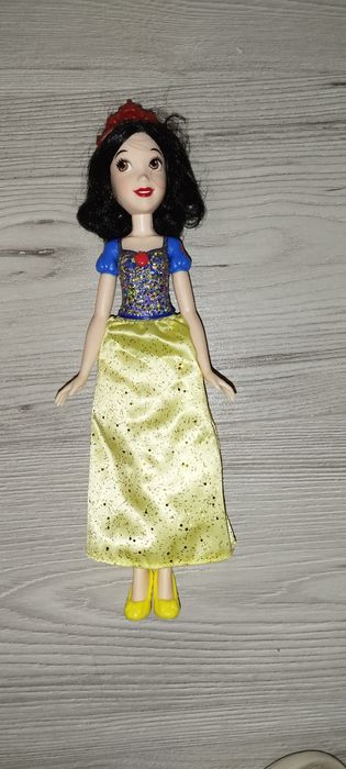 Păpușă Albă că zăpada