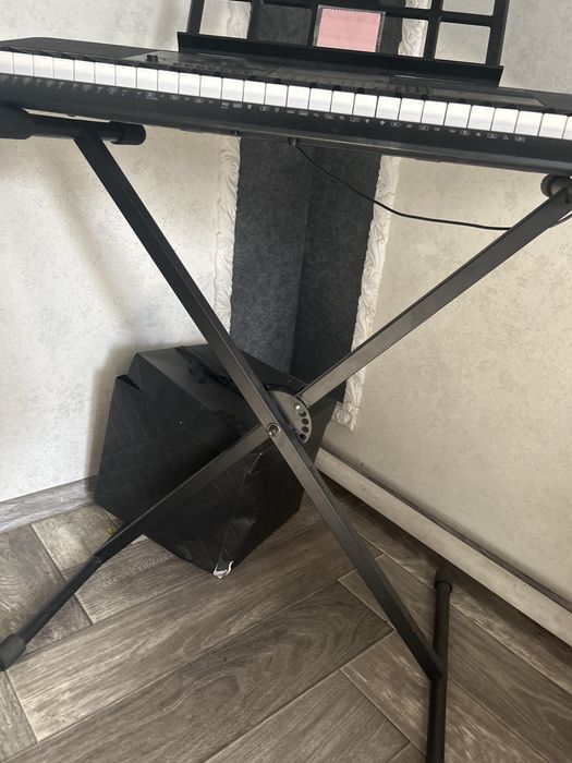 Синтезатор купили толком не пользовались