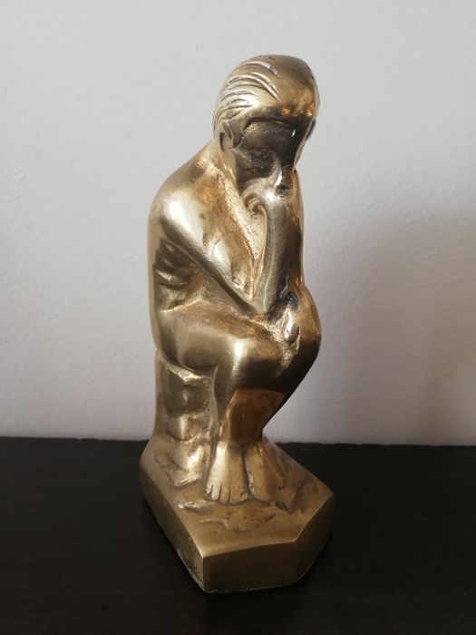 Красива, винтидж статуетка на "Мислителя ". Месинг