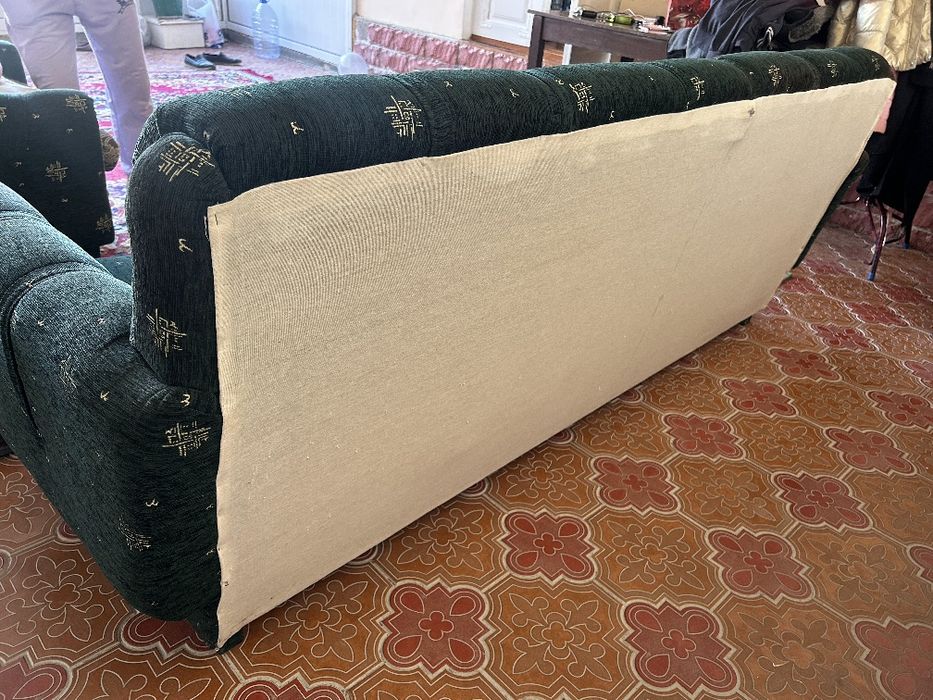 Продаётся мягкая мебель диван и кресло б/у