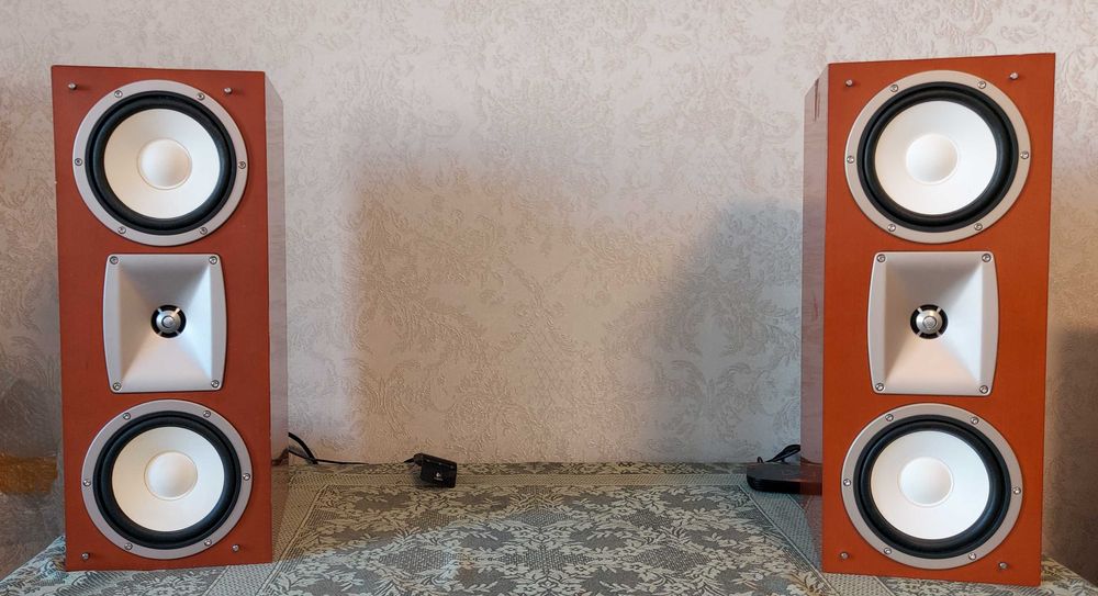 Пара Yamaha NS-C7HX