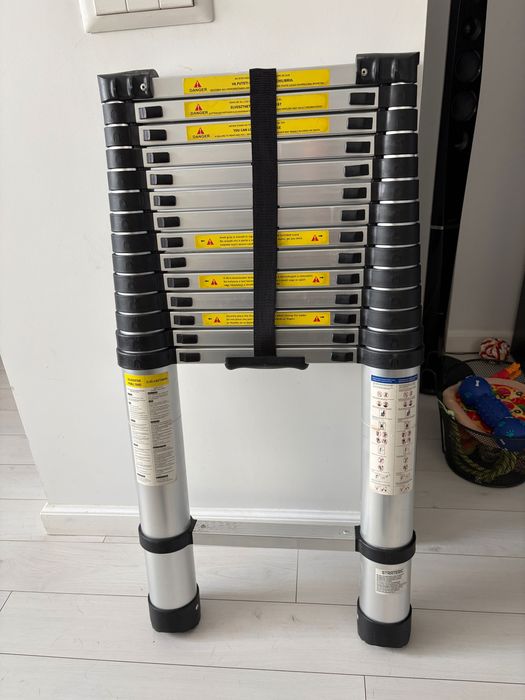 Vand scara telescopica, impecabila.