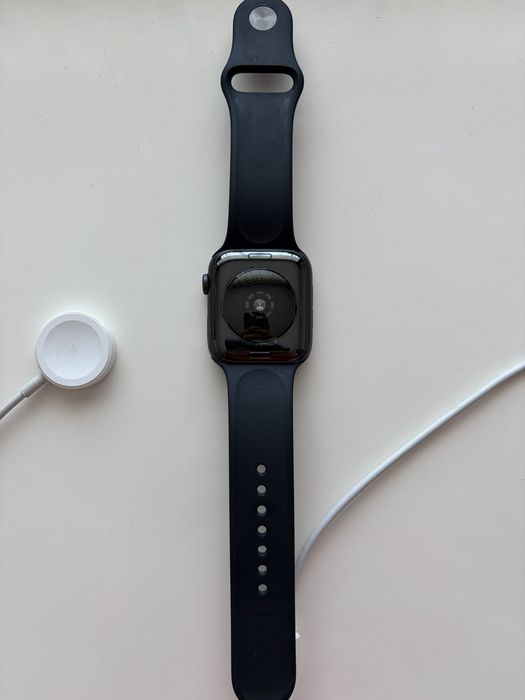 Apple Watch SE 44mm + 2 допълнителни каишки