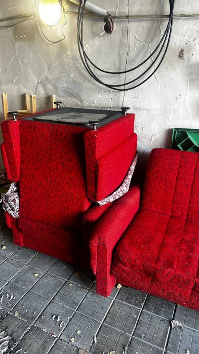Диван и кресла продаю