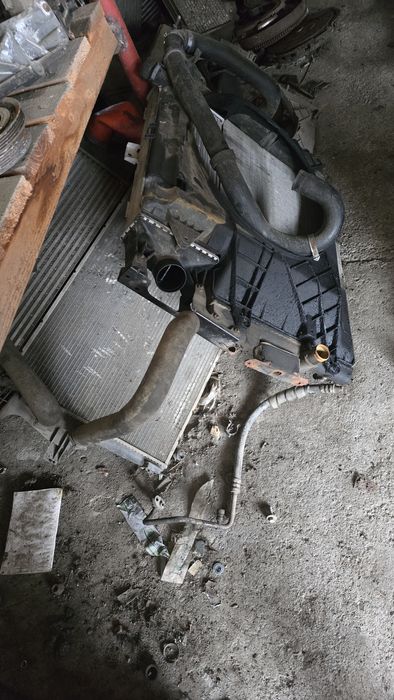Radiatoare  , faruri , pompa ambreaj , pompa frana  iveco daily