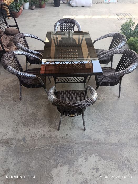 Ratan to'qima mebellar