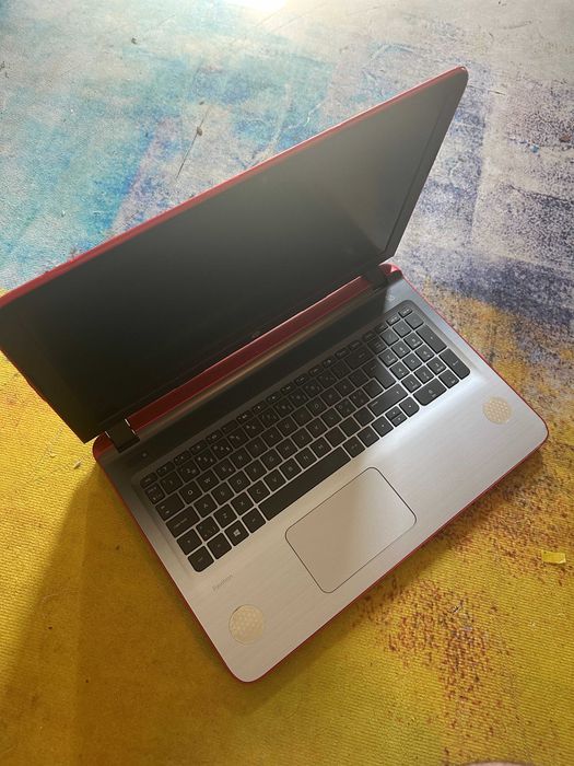 laptop Hp rosu, quadcore , video dediacat 1 gb , hdd 1tb