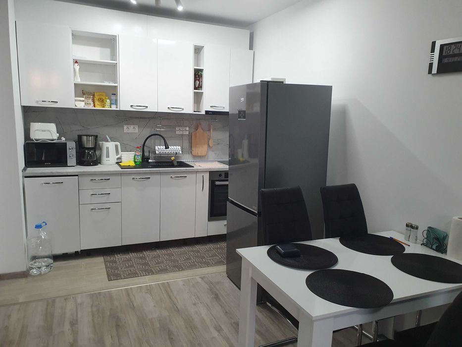 Дава се под наем Двустаен апартамент в к.к. Св.Св. Константин и Елена - 50 кв.м за 650 € - Снимка #3