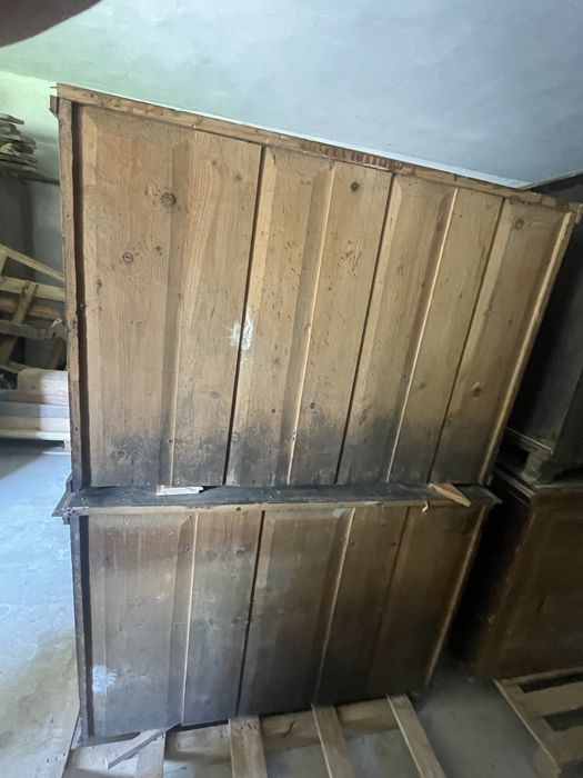 Mobilier din lemn masiv vechi – comode