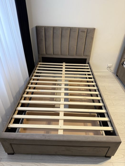 Pat tapitat MOBEXPERT , somiera si 3 sertare model Selanik  plus bonus