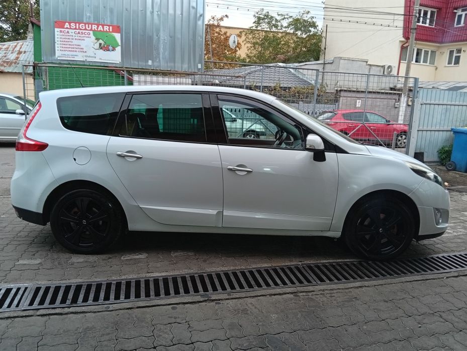RENAULT Grand Scenic 2011 — imagine 2