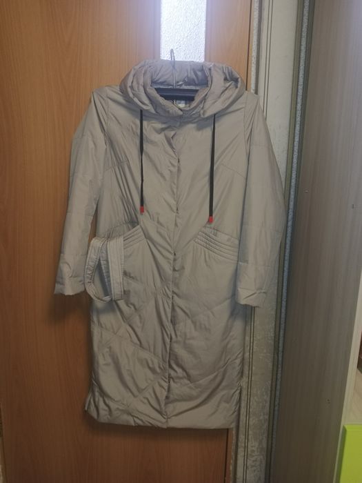 Продам куртку осень весна