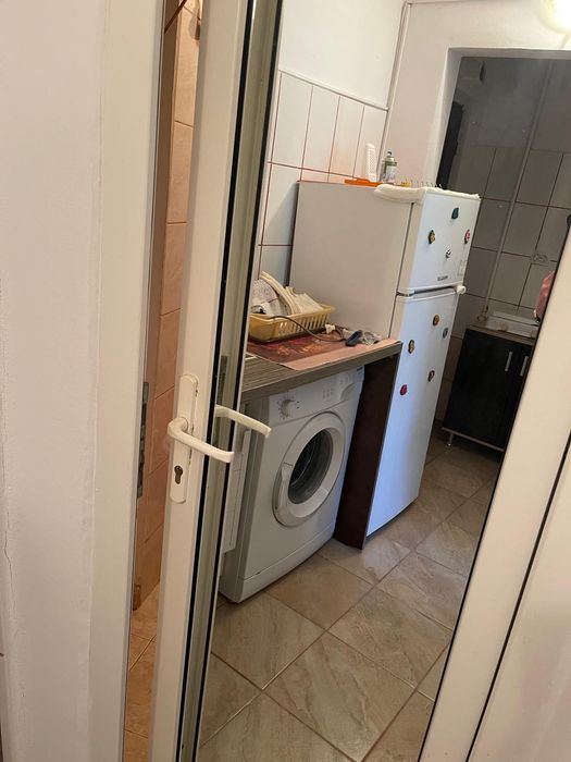 Garsoniera, etaj 1, Razboieni