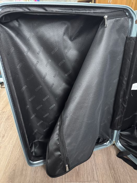 Продам чемодан L новый