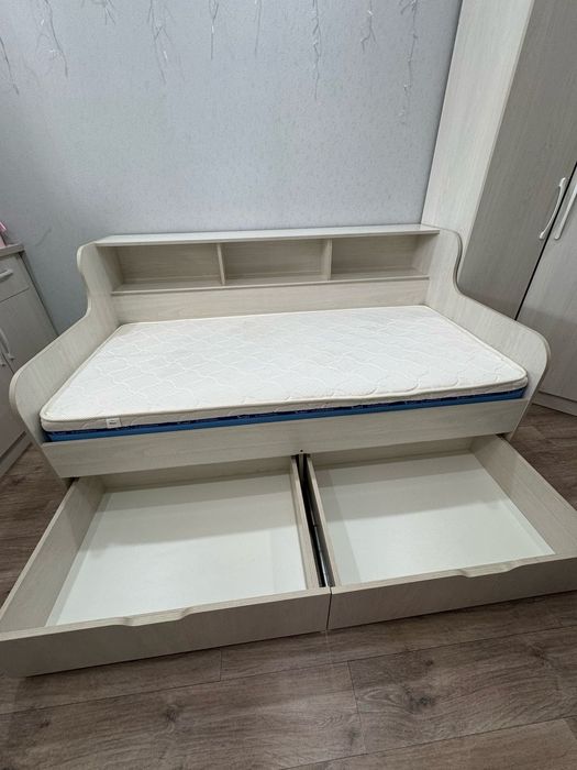 Кровать подрастковая с матрасом