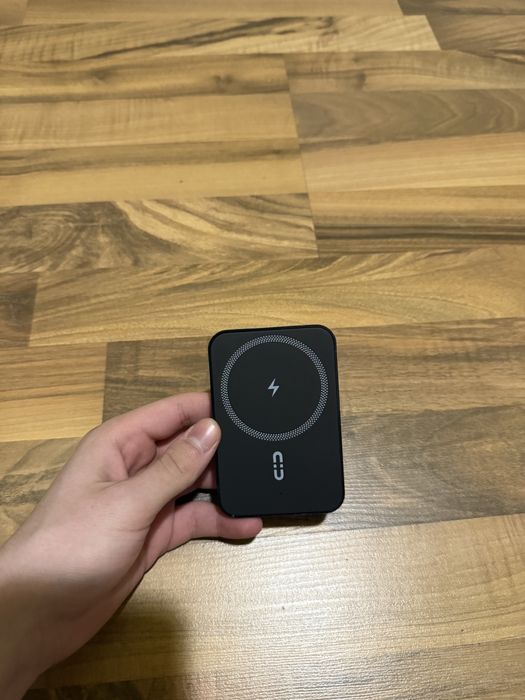 Suport de telefon cu încărcare wireless