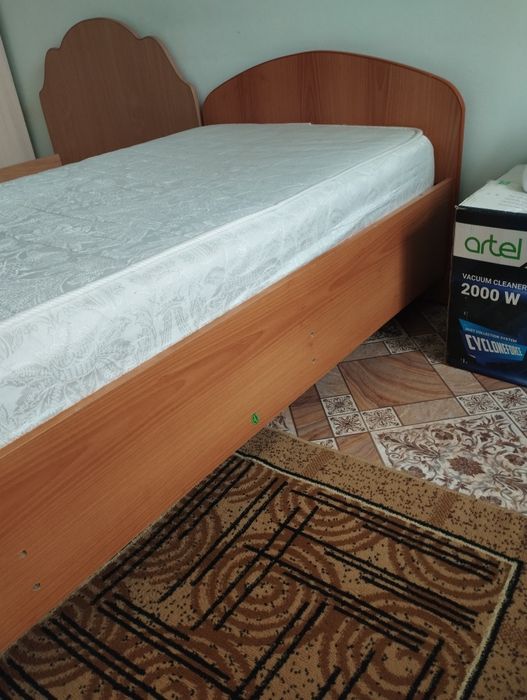 Продам кровать с ортопедическим матрасом