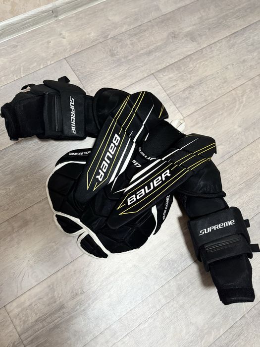 Нагрудник вратаря