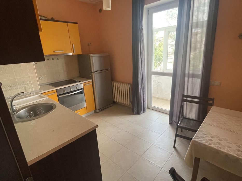 Дава се под наем Двустаен апартамент в Враца, Център - 75 кв.м за 357 € - Снимка #2