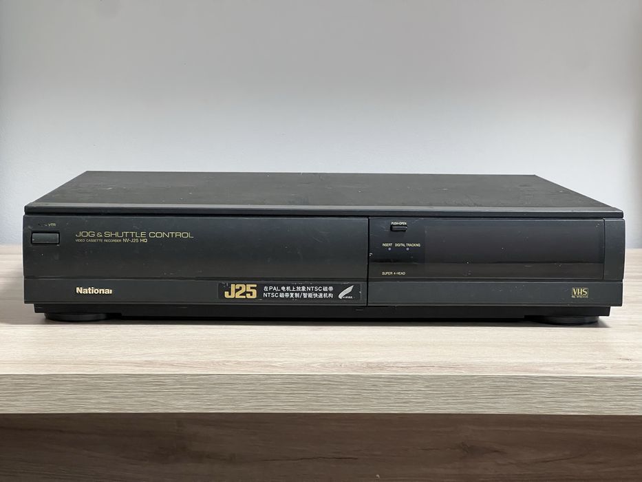 Видеомагнитофон National NV-J25.