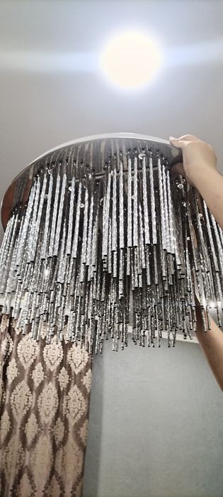 Люстра красивая.