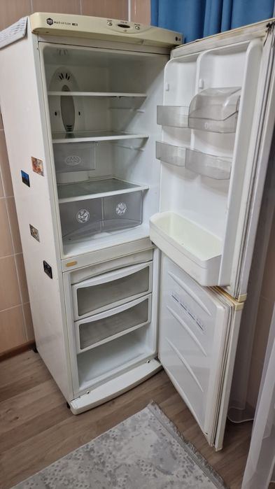 Холодильник двух камерный