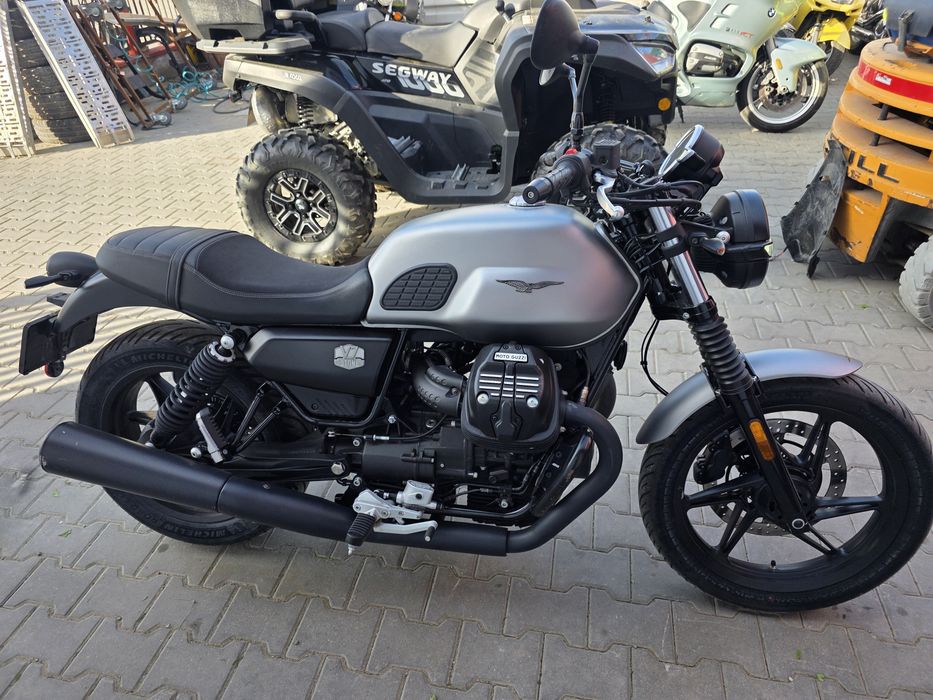 2023 Moto Guzzi V7 Stone Abs  900cc cafe racer