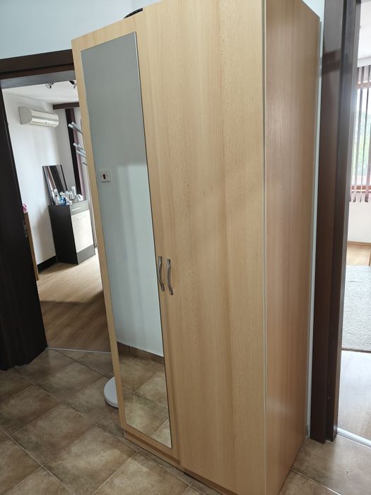 Двукрилен гардероб